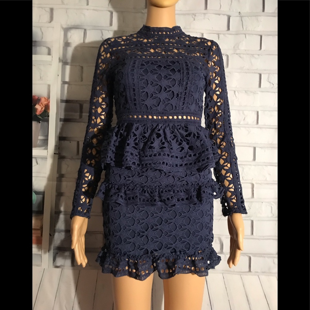 Size small , dark blue / note : run small ( new)